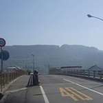 讃岐うどん がもう - まずは交差点、橋を通過し