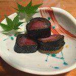 申子 - つきだし「マグロを薄い奈良漬と海苔で巻いてあります」