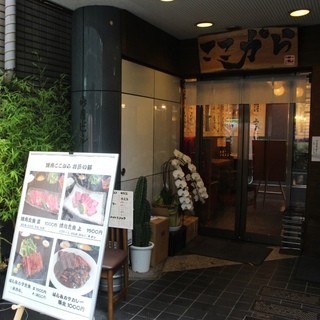 A back street in Ningyocho★The red lantern is the landmark!