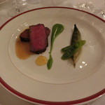 ダイニングルーム - 国産牛サーロインをゆっくりローストしてレタスのブレゼと共に