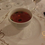 ダイニングルーム - クリスタルコンソメに小さな彩り野菜を浮かべて