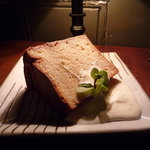 フォニックフープ - 本日の自家製ケーキ（メープルシフォンケーキ）♪