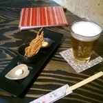 山茂登 - グラスビールとお通し