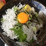 みのり家 - 天晴しらす丼(中)＋生卵
