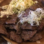 まる豚 - 牛ロース300g+ご飯大盛り(無料)