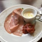 ピッツェリア・ヴィーコロ・デル・ソーレ - ランチ 前菜3種 ソーセージ ビシソワ イカトマト
      2016.6.2 Thu.
      