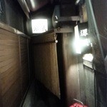 源氏 - 縄のれんが入口