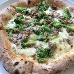 ピッツェリア・ヴィーコロ・デル・ソーレ - サルシッチャとブロッコリーのピッツァ
      2016.6.2 Thu. ランチ