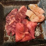 和風焼肉居酒屋　田村 - 特ミノ100円、タン元150円、ハラミ。もみダレも良いお味。