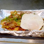 鉄華 - 豚キムチの半熟卵添え