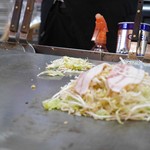 鉄華 - そば肉玉　調理過程 NO4
余分に出た材料は別調理