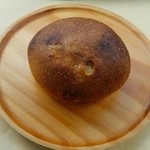 ラ ロッタ ベーカリー - 「全粒粉　りんごのパン」180円税込