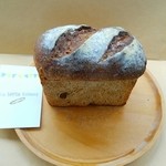 ラ ロッタ ベーカリー - 「ライ麦パン(マロンと紅茶)」380円税込