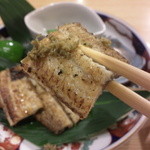 うな善 - 自家製柚子胡椒が鰻の旨さをより引き立てます