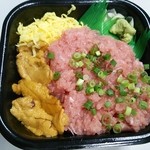 安芸 丼丸 - 蓋を開けると～