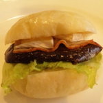 ブーランジェリークルミ - 茄子と炙りベーコンとカマンベール