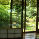 Oshouzu Unagi Zaikyou Ryourisan Kyo - 店内からのお庭です、新緑のいい季節です