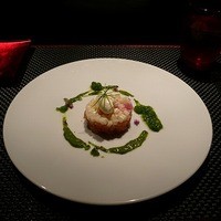 ラトリエ ドゥ ジョエル・ロブション - 自家製スモークサーモンを歯ごたえのある野菜と共にタルタル仕立てに