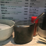 中華そば 四つ葉 - 卓上