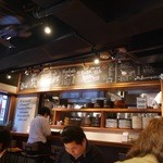 山本のハンバーグ - 店内の黒板には、月替わりの野菜ジュース、季節のハンバーグ、日替わりソースなどが書いてあります。