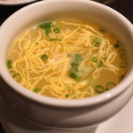 南翔饅頭店 - 本日のスープ　（帆立貝と玉子）
