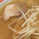 魚八 - もやしとチャーシュー ズーム