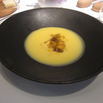 熊本県産とうもろこしの冷製スープ　コンソメジュレと共に