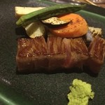 鉄板焼 花 - これがA5ランクのステーキ。
付け合せの焼き野菜も美味しい。