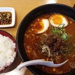 大名ちんちん - 担々麺☆には、ご飯必須ー (小)130円
      セルフでキューちゃんなどのお漬物もあり！
      ニラポン酢(写真左上)が美味しかった☆☆