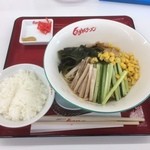 くるまやラーメン　 - ￥800円の冷やし中華。ありえん。ごはんはサービス。