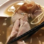 らぁめん小池 - 最後の方には叉焼はこんな色に