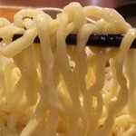 昌平ラーメン - 麺は太く厚みがある。　2016.5