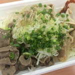 ロッキーズ カフェ - Rocky's Cafe南青山移動販売(三種類盛り(牛たん、豚バラ、鶏モモ)+ネギ塩レモンダレ)