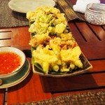 Ruen Mallika Royal Thai Cuisine - 名物な花なテンプラ