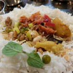 スパイス料理ナッラマナム - 小海老とちりめんのスパイス実山椒甘辛炒め　を混ぜると美味