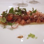 レストラン　シュバル ブラン - 長野産ホワイトアスパラに甘エビ、フルーツトマト乗せ
　ビーズのエキスソースかけ
