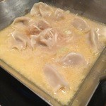 Kinshachi Sakaba - 鶏白湯の炊き餃子