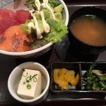 魚盛 - 日替わりランチ アボカドとマグロ丼