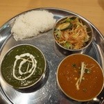 Bセット1200円
          カレー2種、ナン、ライス、サラダ、ドリンク