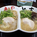 赤のれん＆とん吉 - 「食べ比べラーメン」（800円）。