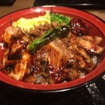 鶏鬨はなれ - 本店の鶏鬨之勝鬨重のように照り焼きが乗ってとても美味しい。