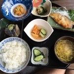 種差食堂 - 生うに定食！
¥2200
生うに刺
ホヤ刺
焼きカレイ！『意外な絶品』
しめ鯖
うにとホヤは勿論美味かったです！
再来します！
ごちそう様でした！