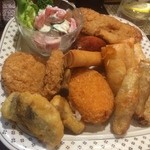 よねさん - ＜2016年6月再訪＞よねさんの揚げ物盛り合わせ