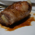 フランス産鶉　ミニポワロー葱の包み焼き　スパイシーなポルトソース