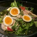 焼肉・寿司 個室 なごみ燈 - 蒸し鶏と卵の梅サラダ