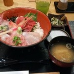 横濱屋本舗食堂 - 