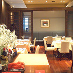 シェ フルール 横濱 - 店内　入口付近から撮影