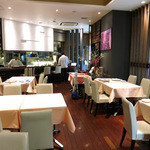 シェ フルール 横濱 - 店内　奥ソファ席付近から撮影