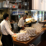 シェ フルール 横濱 - 店内　カウンター