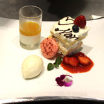 シェ フルール 横濱 - ウェディングケーキ、苺のパンナコッタ、アイスクリーム